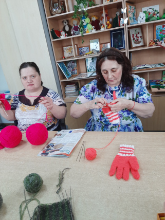 День ниток и пряжи.