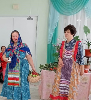 А у нас «Солнечный праздник – яблочный спас».