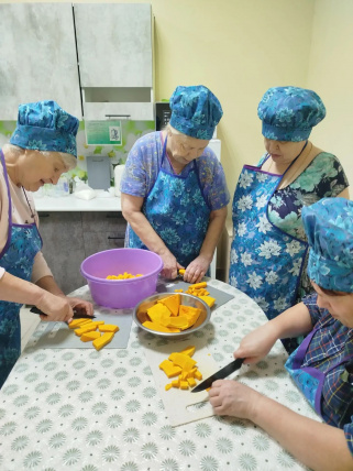 Тыквенный сок - с теплом из наших рук.
